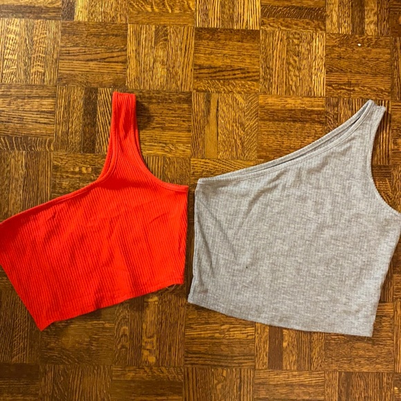 Two crop tops for 15$ - Picture 1 of 1